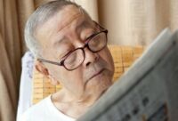 伸縮自如的隱形眼鏡　老年視茫救星？-健康養生